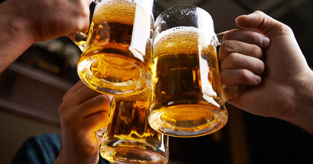 ¿Quiénes deben evitar la cerveza? Riesgos ocultos de tu bebida favorita