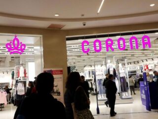 Caos y Decepción en las Tiendas Corona: ¿El Último Adiós Agita los Precios?