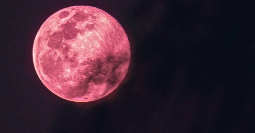 La Luna de Fresa iluminará los cielos chilenos este 11 de junio: cómo y cuándo verla