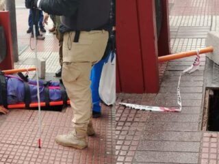 Mujer con discapacidad visual cayó por tapa en mal estado en La Serena: Municipio acusa abandono de empresa