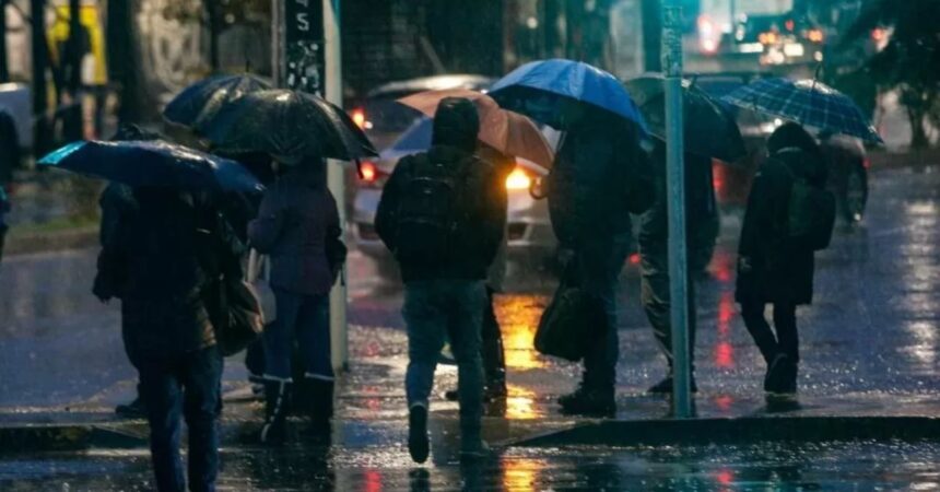Lluvias y vientos intensos este jueves: revisa las regiones afectadas y el pronóstico para Santiago