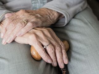Estos son los beneficios clave para adultos mayores en Chile: revisa si puedes acceder