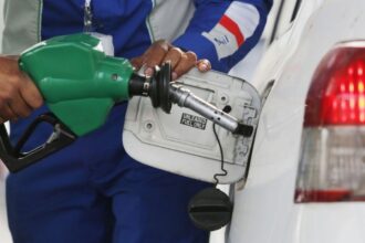 Bajan las bencinas y fuerte descenso en el GLP: Revisa cuánto caerán los precios de los combustibles este jueves 5 de junio