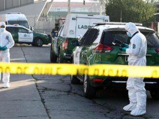 Hallan a adulta mayor enterrada en su patio dentro de una maleta en Recoleta