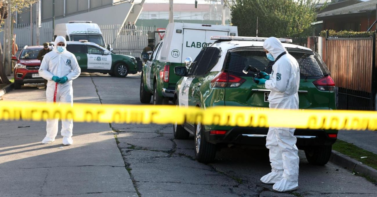 Hallan a adulta mayor enterrada en su patio dentro de una maleta en Recoleta