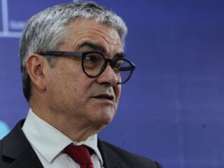 Ministro Mario Marcel denuncia clonación de su tarjeta de crédito durante viaje oficial
