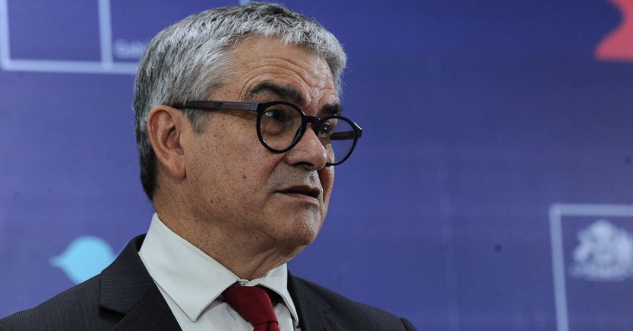 Ministro Mario Marcel denuncia clonación de su tarjeta de crédito durante viaje oficial