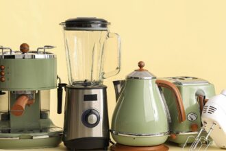Suben las tarifas eléctricas en Chile: regiones más afectadas y aparatos que más consumen