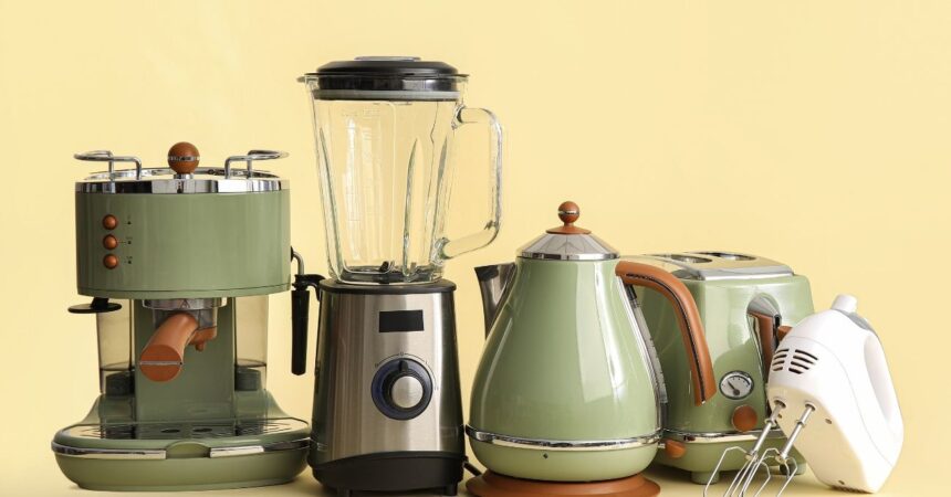 Suben las tarifas eléctricas en Chile: regiones más afectadas y aparatos que más consumen