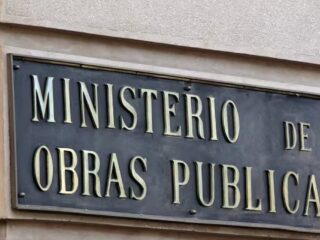 Ofertas laborales en el MOP con sueldos que superan los $4 millones: revisa los cargos disponibles y cómo postular
