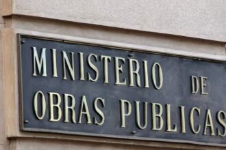 Ofertas laborales en el MOP con sueldos que superan los $4 millones: revisa los cargos disponibles y cómo postular