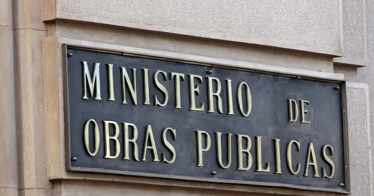 Ofertas laborales en el MOP con sueldos que superan los $4 millones: revisa los cargos disponibles y cómo postular