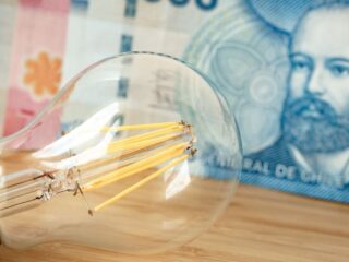 Subsidio Eléctrico: ¿Cuánto ahorra una familia de cuatro personas en la cuenta de luz?