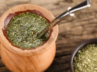 ¿Quiénes deben evitar el consumo excesivo de mate?