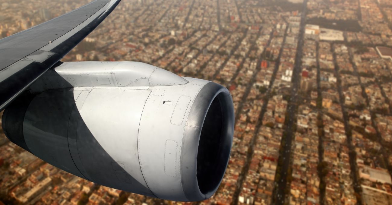 Hombre muere tras ser succionado por turbina de avión en Italia