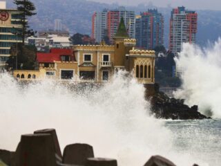 Marejadas afectarán 14 regiones: fechas y zonas impactadas
