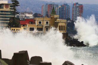 Marejadas afectarán 14 regiones: fechas y zonas impactadas