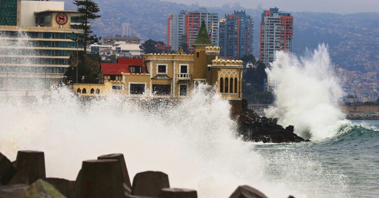 Marejadas afectarán 14 regiones: fechas y zonas impactadas