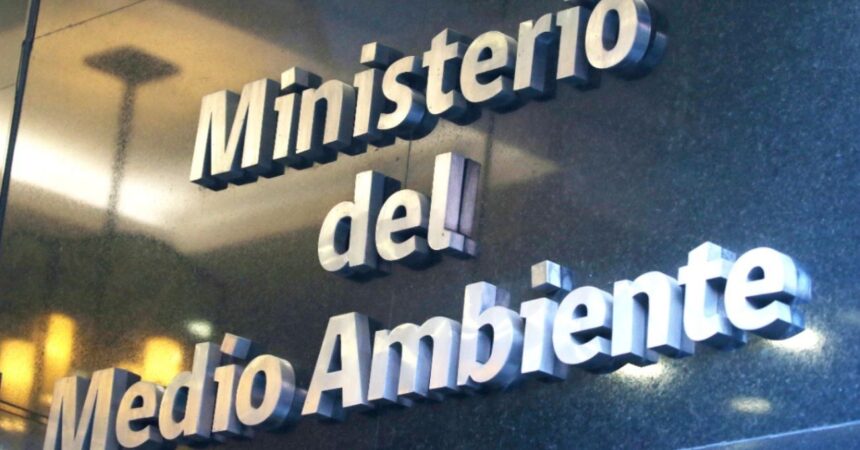 Postulaciones abiertas en el Ministerio del Medio Ambiente: sueldos alcanzan los $4,6 millones