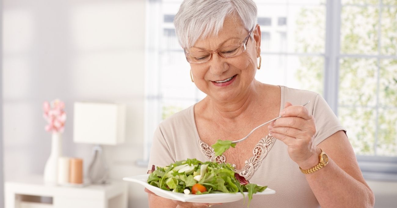 Comer Rápido Podría Estar Saboteando tu Salud Digestiva, Advierte Experta