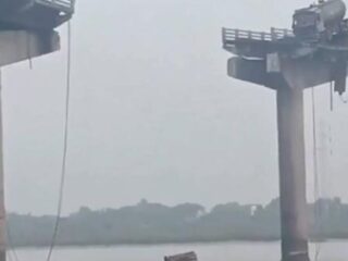 Colapso de puente en India deja al menos 10 muertos y múltiples heridos