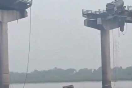 Colapso de puente en India deja al menos 10 muertos y múltiples heridos