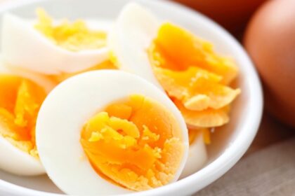 ¿Cuánto tiempo se conservan los huevos duros en el refrigerador?