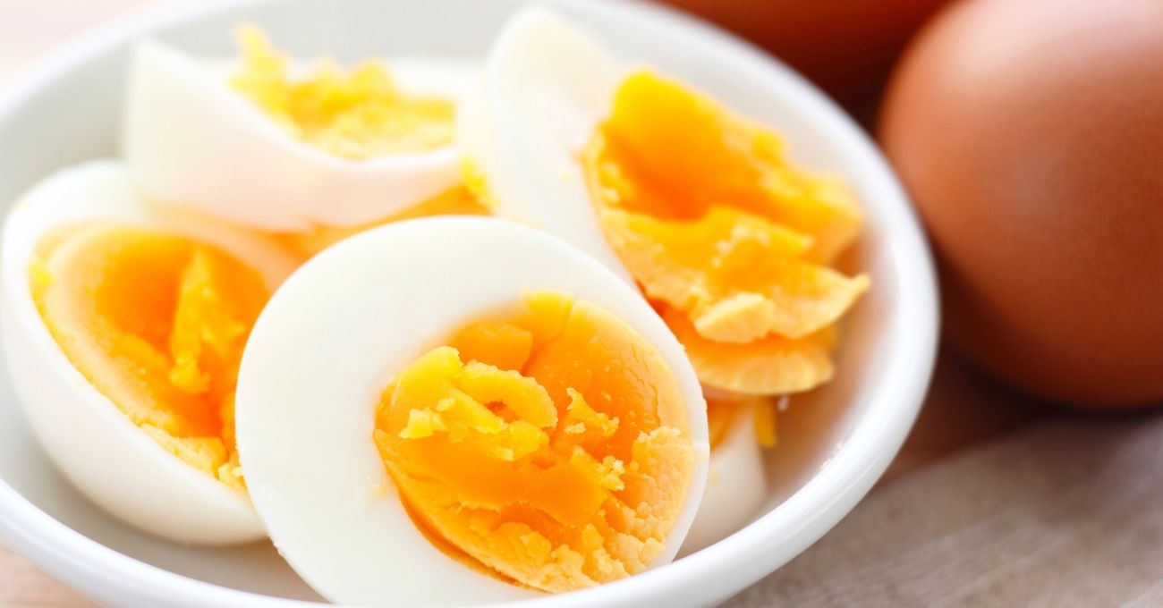 ¿Cuánto tiempo se conservan los huevos duros en el refrigerador?