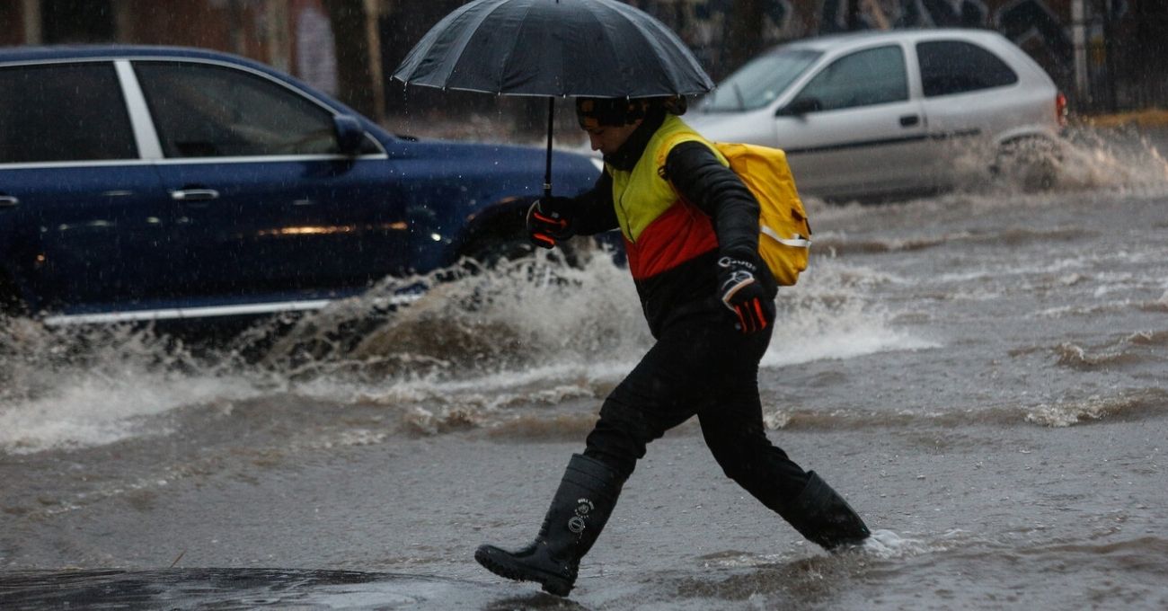 Alerta por lluvias intensas, viento y nieve: sistema frontal impactará el sur de Chile