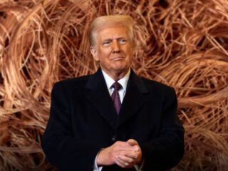 Trump Iimpone arancel del 50% al cobre y amenaza a farmacéuticas con un 200%