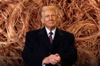Trump Iimpone arancel del 50% al cobre y amenaza a farmacéuticas con un 200%