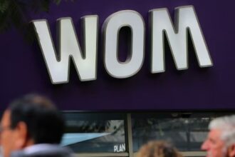 Cámara de Diputados pide sanciones contra WOM por incumplimientos en redes