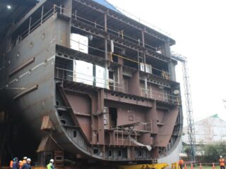 Traslado de proa del crucero Magellan Discoverer causa revuelo en Valdivia
