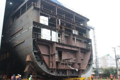 Traslado de proa del crucero Magellan Discoverer causa revuelo en Valdivia
