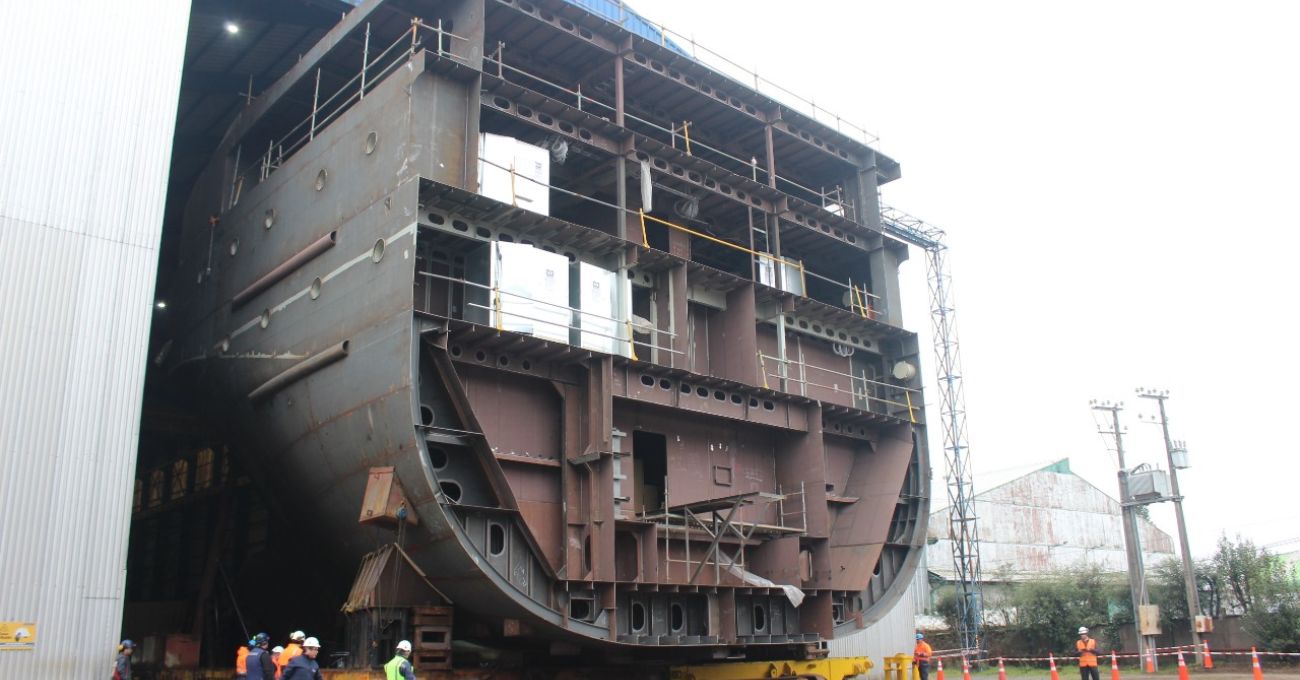 Traslado de proa del crucero Magellan Discoverer causa revuelo en Valdivia