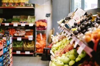 Funcionamiento comercio: Supermercados y centros abiertos en feriado del 16 de Julio
