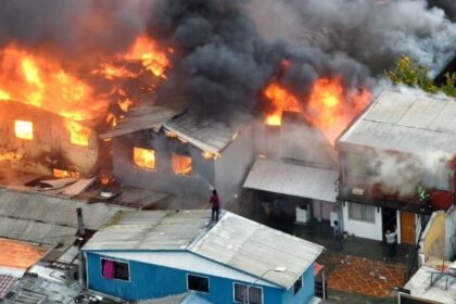 Incendio en bodega de ropa usada en Concepción dejó damnificados