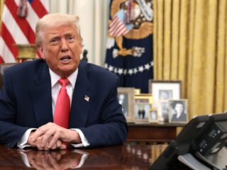 Trump lanza ultimátum a Rusia: amenaza con aranceles del 100% si no cesa la guerra en 50 días