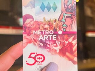 Metro de Santiago lanza tarjeta bip! conmemorativa por sus 50 años: dónde conseguirla