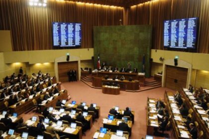 Cámara de Diputados aprueba multas por no votar en presidenciales pese a rechazo del oficialismo