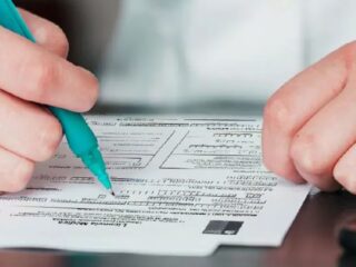 Funcionario público condenado por usar licencia médica para viajar: un fallo sin precedentes en Chile