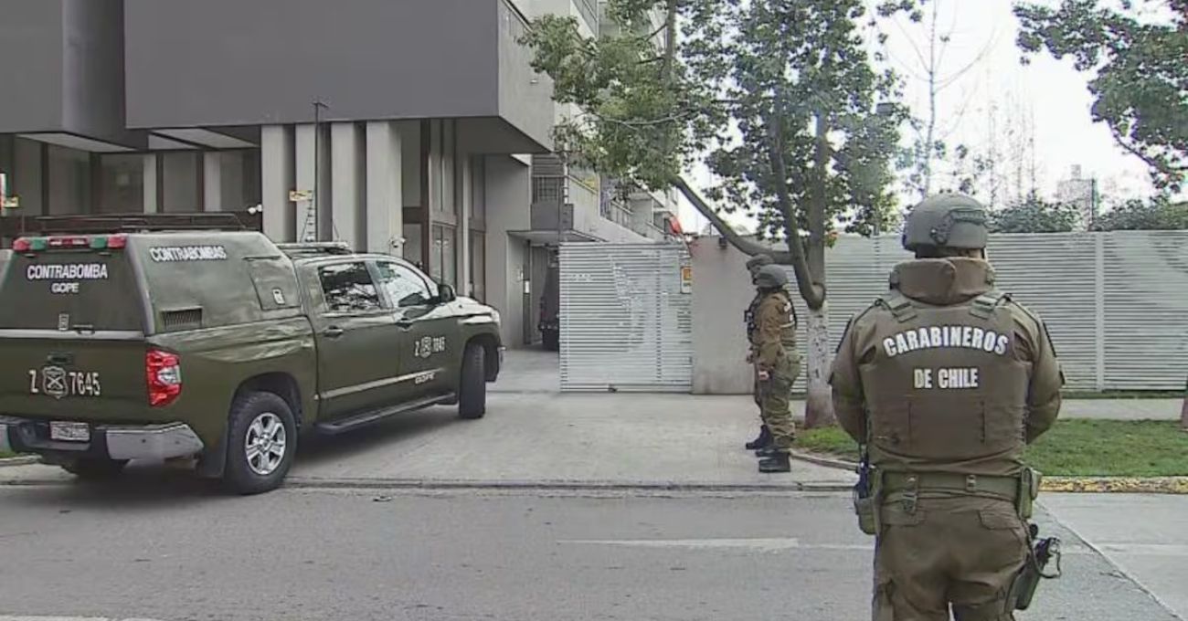 Hombre dispara hacia Hospital Barros Luco y se atrinchera en departamento: fue detenido por el GOPE