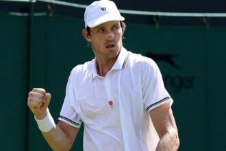 Nicolás Jarry se instala en tercera ronda de Wimbledon tras sólido triunfo en sets corridos