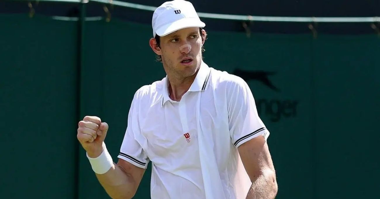 Nicolás Jarry se instala en tercera ronda de Wimbledon tras sólido triunfo en sets corridos