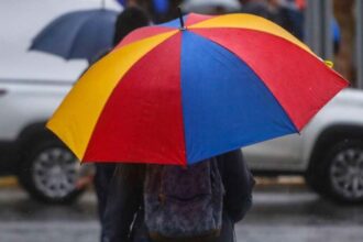 Lluvias y fuertes vientos marcarán el clima de este viernes en varias regiones del país