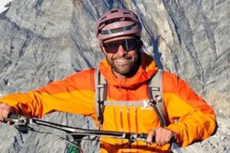 Tragedia en los Alpes: muere Andreas Tonelli, influencer de ciclismo extremo, tras caída en Piz Duleda
