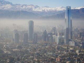 Alerta Ambiental en Santiago este viernes: restricción para vehículos con patentes terminadas en 4, 5, 8, 9, 0 y 1