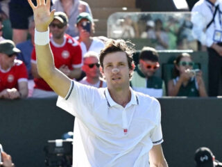 Jarry avanza en Wimbledon y suma premio millonario