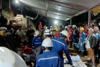 Rescatan a 18 mineros atrapados en mina ilegal de oro en Antioquia tras 12 horas de operación