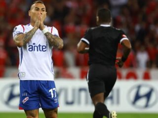 Uruguay da por cerrado el regreso de Eduardo Vargas a Universidad de Chile tras 14 años